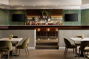 DoubleTree by Hilton Fairfield Hotel & Suites