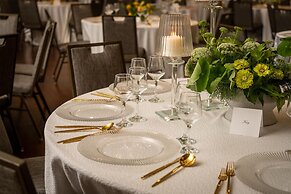 DoubleTree by Hilton Fairfield Hotel & Suites