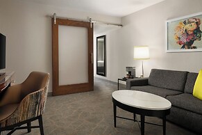 DoubleTree by Hilton Fairfield Hotel & Suites