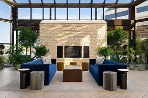 DoubleTree by Hilton Fairfield Hotel & Suites