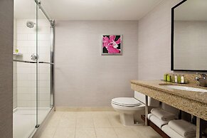 DoubleTree by Hilton Fairfield Hotel & Suites