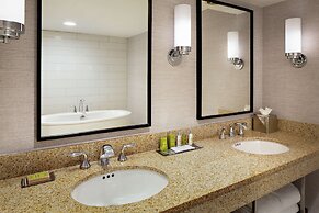 DoubleTree by Hilton Fairfield Hotel & Suites