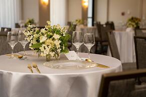 DoubleTree by Hilton Fairfield Hotel & Suites