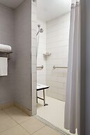 DoubleTree by Hilton Fairfield Hotel & Suites