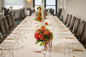 DoubleTree by Hilton Fairfield Hotel & Suites