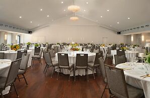 DoubleTree by Hilton Fairfield Hotel & Suites