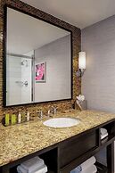 DoubleTree by Hilton Fairfield Hotel & Suites