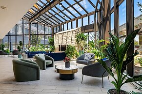 DoubleTree by Hilton Fairfield Hotel & Suites