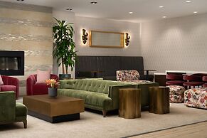 DoubleTree by Hilton Fairfield Hotel & Suites