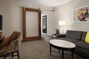 DoubleTree by Hilton Fairfield Hotel & Suites