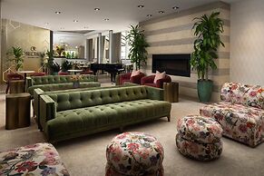 DoubleTree by Hilton Fairfield Hotel & Suites