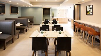 Holiday Inn Santa Ana Orange County Airport by IHG