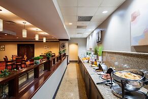 Crowne Plaza Newark Airport by IHG