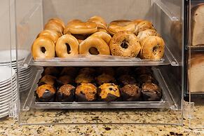 Crowne Plaza Newark Airport by IHG