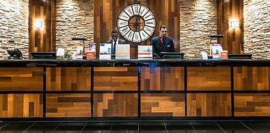 Crowne Plaza Newark Airport by IHG