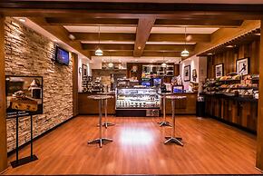 Crowne Plaza Newark Airport by IHG