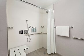 Courtyard by Marriott St Louis Westport Plaza