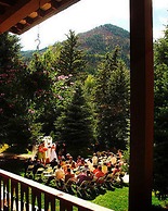 The Historic Redstone Inn