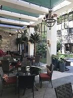 Anaheim Majestic Garden Hotel