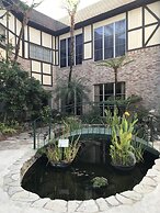 Anaheim Majestic Garden Hotel