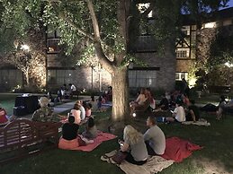 Anaheim Majestic Garden Hotel