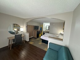 Days Inn & Suites by Wyndham Tuscaloosa - Univ. of Alabama