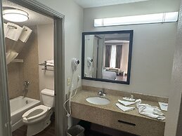 Days Inn & Suites by Wyndham Tuscaloosa - Univ. of Alabama