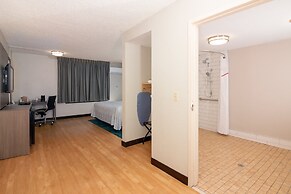 Red Roof Inn PLUS+ Miami Airport