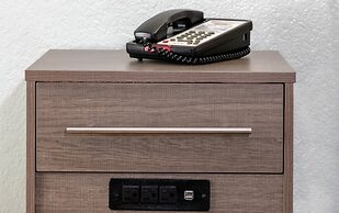 Red Roof Inn PLUS+ Miami Airport