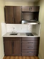 Stratford House Inn and Suites