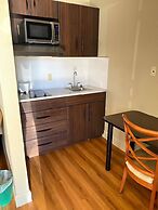 Stratford House Inn and Suites