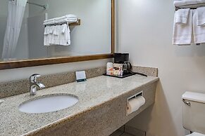 Quality Inn & Suites Vancouver North