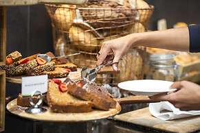 Crowne Plaza Canberra by IHG