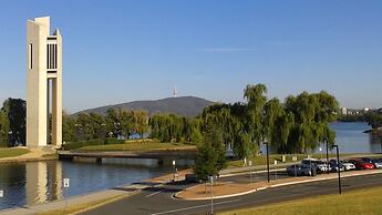 Crowne Plaza Canberra by IHG