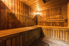 Crowne Plaza Canberra by IHG