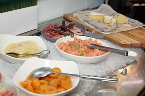 Crowne Plaza Canberra by IHG