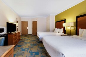 La Quinta Inn & Suites by Wyndham St. Pete-Clearwater Airpt