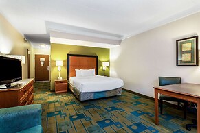 La Quinta Inn & Suites by Wyndham St. Pete-Clearwater Airpt
