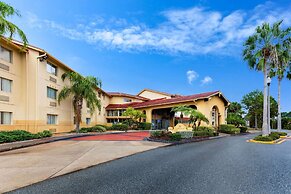 La Quinta Inn & Suites by Wyndham St. Pete-Clearwater Airpt