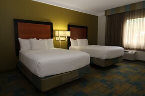 La Quinta Inn & Suites by Wyndham St. Pete-Clearwater Airpt