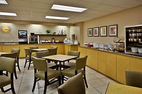 La Quinta Inn & Suites by Wyndham St. Pete-Clearwater Airpt