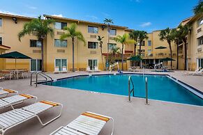 La Quinta Inn & Suites by Wyndham St. Pete-Clearwater Airpt