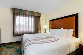 La Quinta Inn & Suites by Wyndham St. Pete-Clearwater Airpt