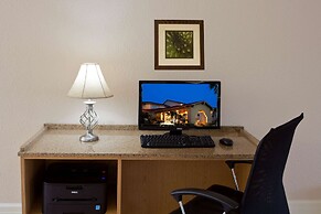 La Quinta Inn & Suites by Wyndham St. Pete-Clearwater Airpt