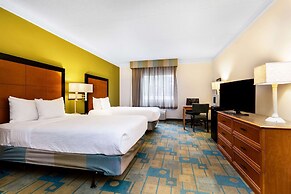 La Quinta Inn & Suites by Wyndham St. Pete-Clearwater Airpt
