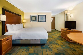 La Quinta Inn & Suites by Wyndham St. Pete-Clearwater Airpt