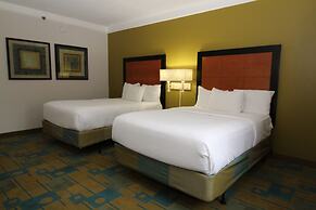 La Quinta Inn & Suites by Wyndham St. Pete-Clearwater Airpt
