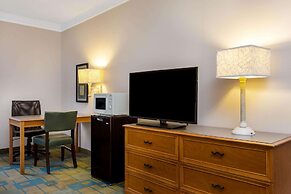 La Quinta Inn & Suites by Wyndham St. Pete-Clearwater Airpt
