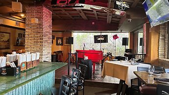 Ocean Manor Beach Hotel