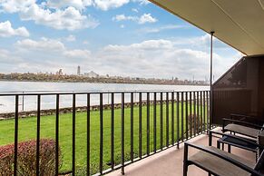 Comfort Inn Edgewater on Hudson River